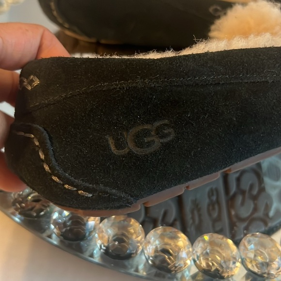UGG NWOT Black suede Moccasins with Cream Lining women’s size 9 - Picture 6 of 8